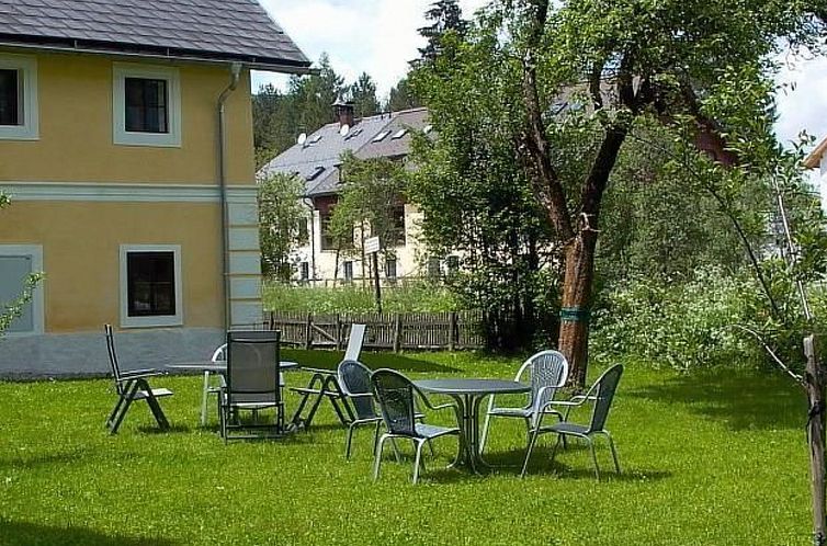 Appartement Große Wohnung im ersten Stock, mit großem Gart