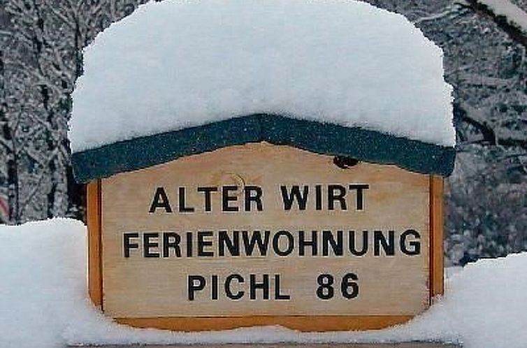 Appartement Große Wohnung im ersten Stock, mit großem Gart