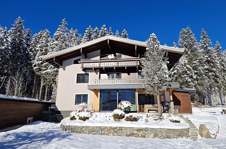 Geniet van het winterlandschap bij vakantiehuis Moser in Neukirchen am Grossvenediger, Salzburg, met prachtig uitzicht op de bergen.