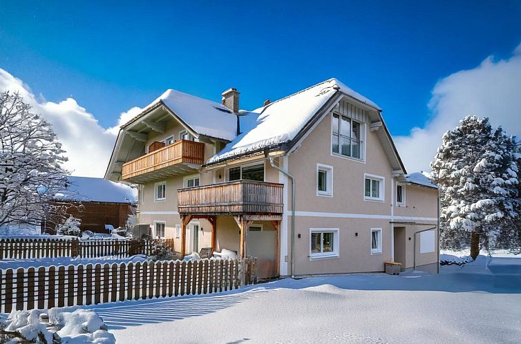 Vakantiehuis Eden Kleinbichl Top 7 in Tamsweg, Salzburg, biedt een idyllische winteromgeving met besneeuwde daken.