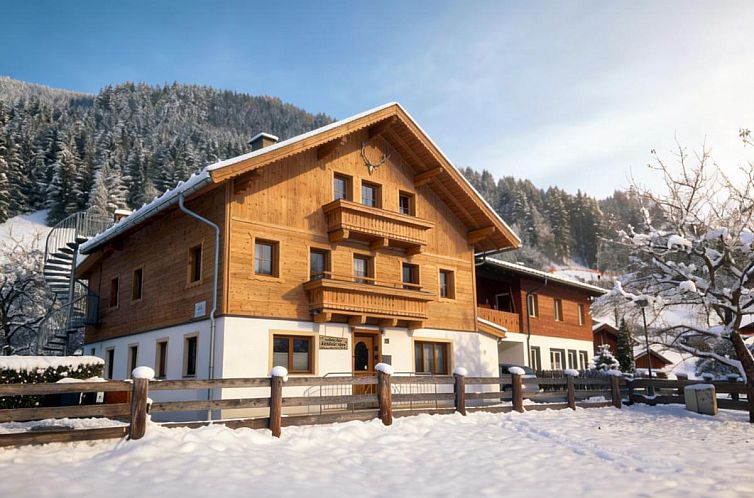 Cozy vacation home Kitzbuheler Alpen XL in Bramberg am Wildkogel, Salzburg, surrounded by breathtaking Alpine scenery.