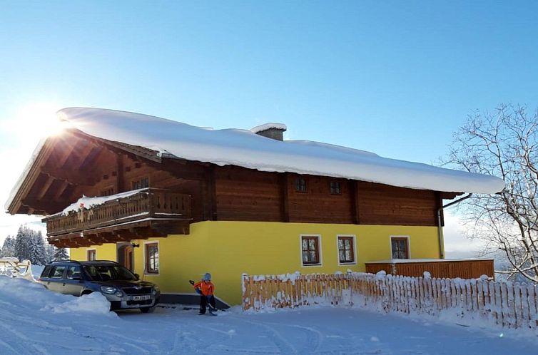 Geniessen Sie einen Winteraufenthalt im Haus Durchegg, einem charmanten Ferienhaus im verschneiten Wagrain, Salzburg.