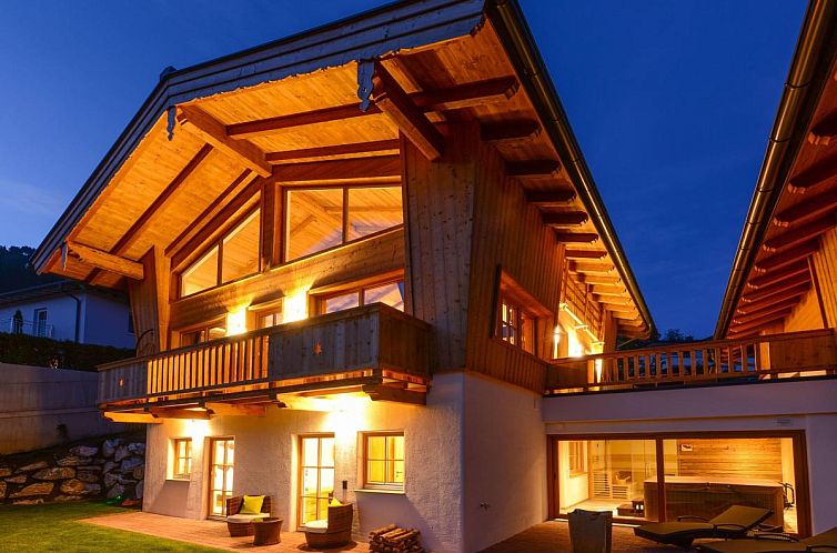 Vacation home Gamslodges in Goldegg, Salzburg, surrounded by nature and breathtaking mountain scenery.