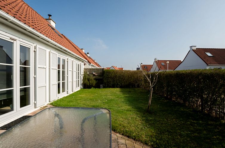 Vakantiehuis Vissershuis 92 met terras en tuin in De Haan, Belgische kust. Geniet van de rust en privacy van deze charmante vakantiewoning.