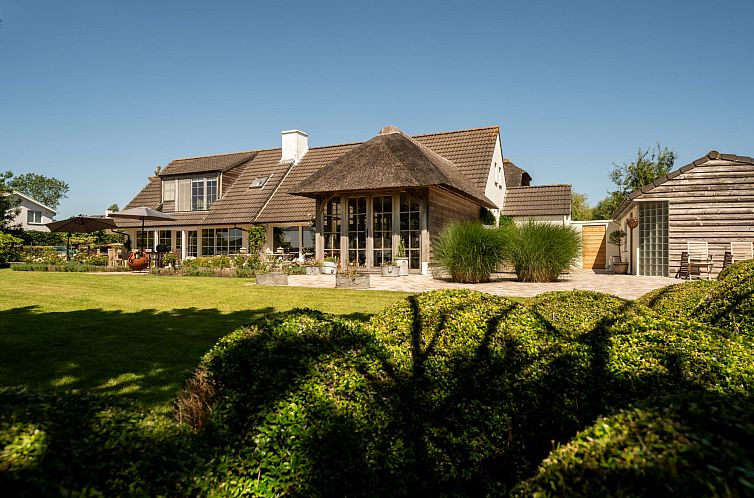 Vakantiehuis Villa Rosetree with sauna and pool table