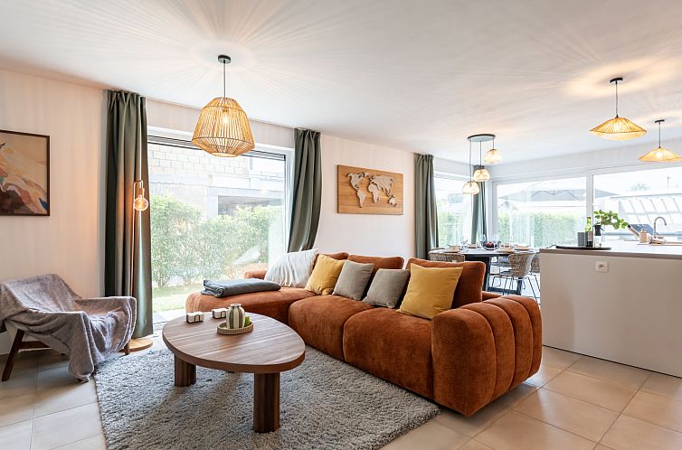 Das Ferienhaus Casa Pepino in De Haan an der belgischen Kueste bietet einen schoenen Aussenbereich mit Terrasse und gruenem Garten zum Entspannen.