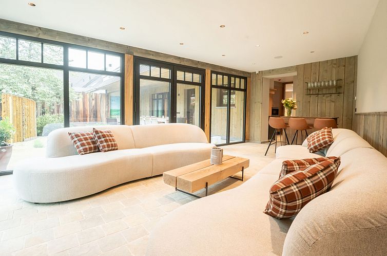 Vakantiehuis Huyze Ter Bercken with swimming pond