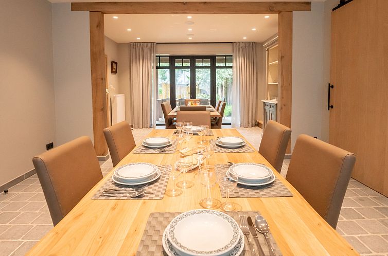 Vakantiehuis Huyze Ter Bercken with swimming pond