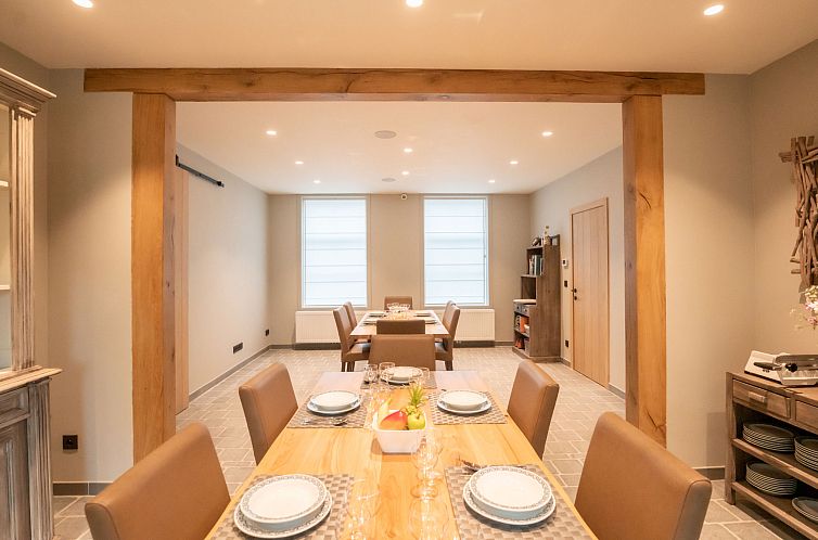 Vakantiehuis Huyze Ter Bercken with swimming pond