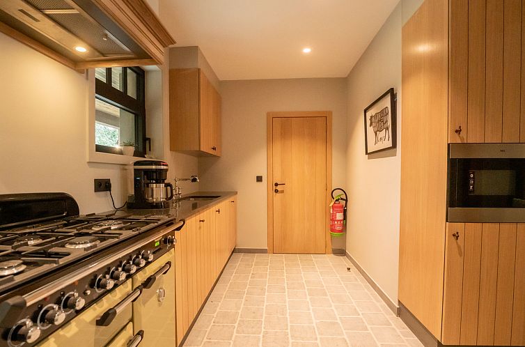 Vakantiehuis Huyze Ter Bercken with swimming pond