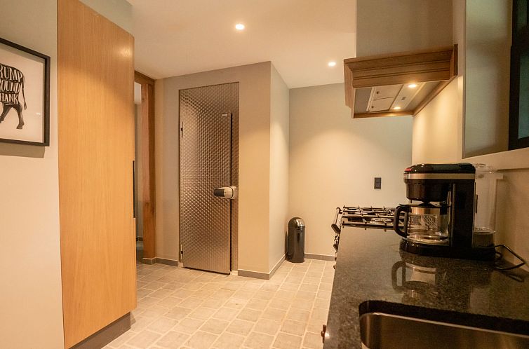 Vakantiehuis Huyze Ter Bercken with swimming pond