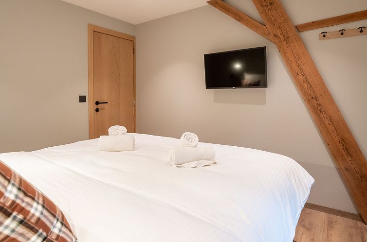 Vakantiehuis Huyze Ter Bercken with swimming pond