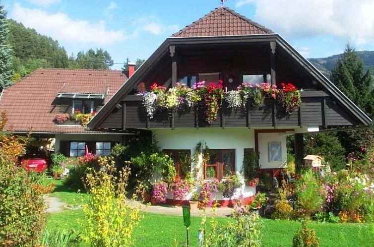 Appartement Kleine Wohnung in Seeboden mit Großem Garten