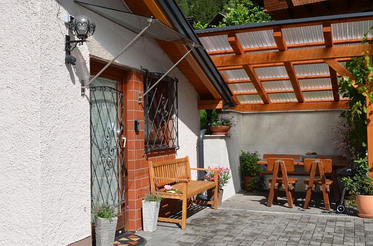 Guest house 1141510 - Apartment Karnten - Appartement mit beheiztem Pool in Flattach