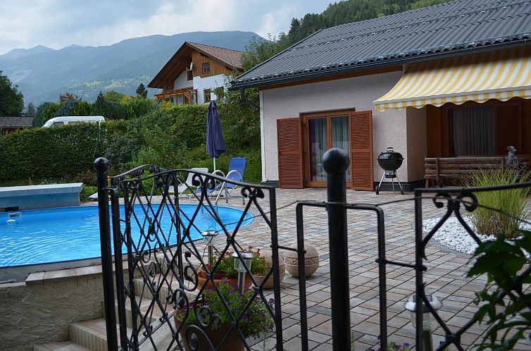 Appartement mit beheiztem Pool in Flattach