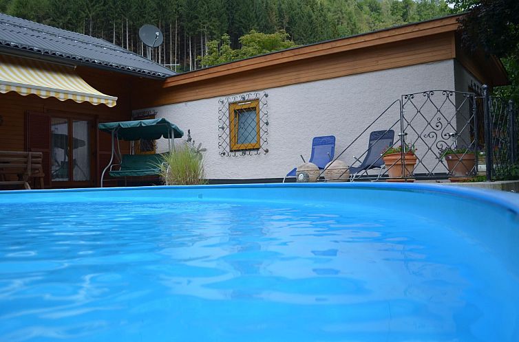 Appartement Geräumige Ferienwohnung mit zwei Schlafzimmern