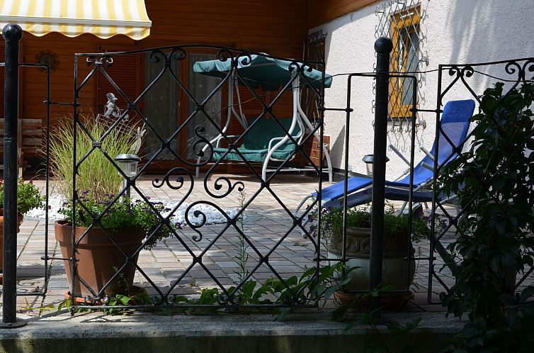 Appartement Geräumige Ferienwohnung mit zwei Schlafzimmern