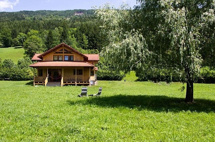 Vakantiehuis Komfortables Vollholzhaus in Fischertratten