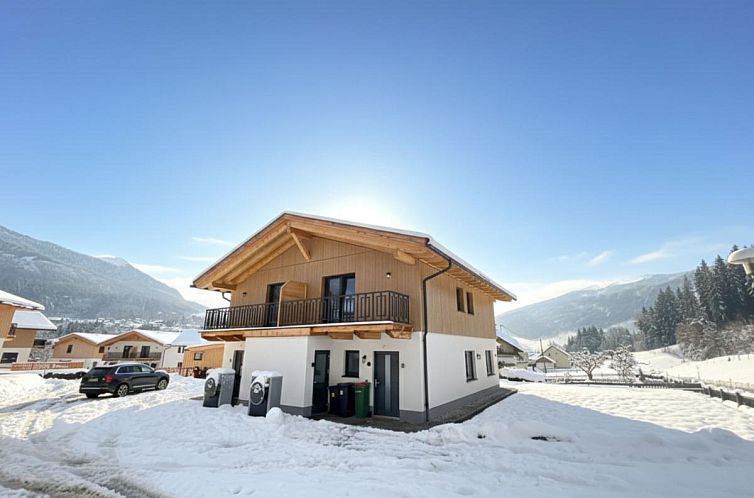 Verschneite Landschaft rund um das Ferienhaus Obermoeschach 5A in Kaernten, Oesterreich, ideal fuer Winterabenteuer.