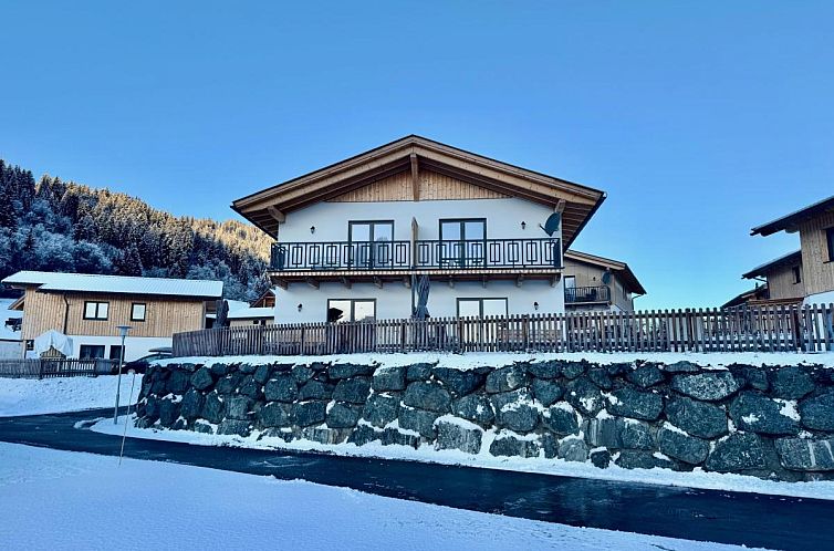 Gezellig vakantiehuis Obermoschach 10A in Karinthie, Oostenrijk, omringd door winterlandschap en serene natuur.