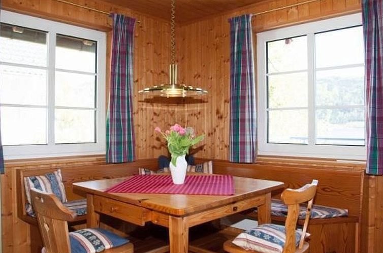 Vakantiehuis am Ossiacher See mit Garten