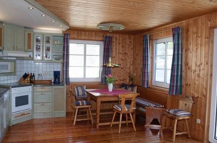 Vakantiehuis am Ossiacher See mit Garten