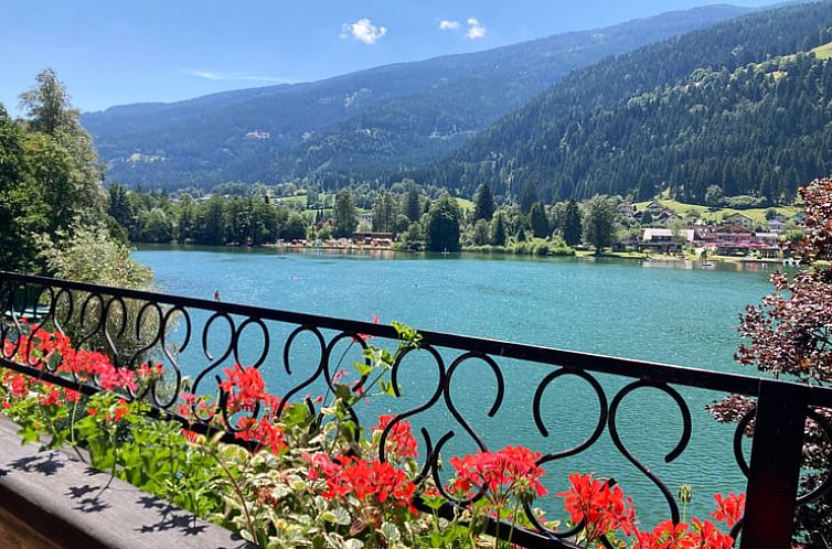 Vacation cottage in Feld am See, Carinthia, offers stunning panoramic views of the lake and mountains, ideal for nature lovers.