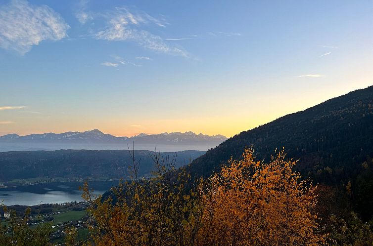 Appartement Appartement mit herrlichem Berg- und Seeblick