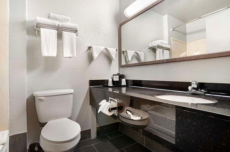 Quality Inn & Suites Birmingham - Highway 280