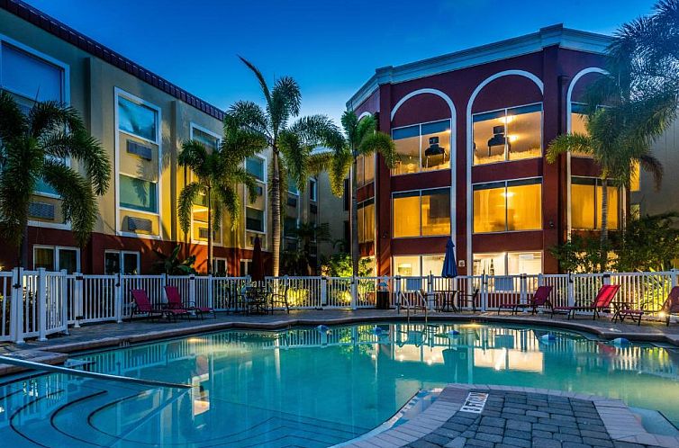 Holiday Inn Express Hotel & Suites Bradenton West, an IHG Ho