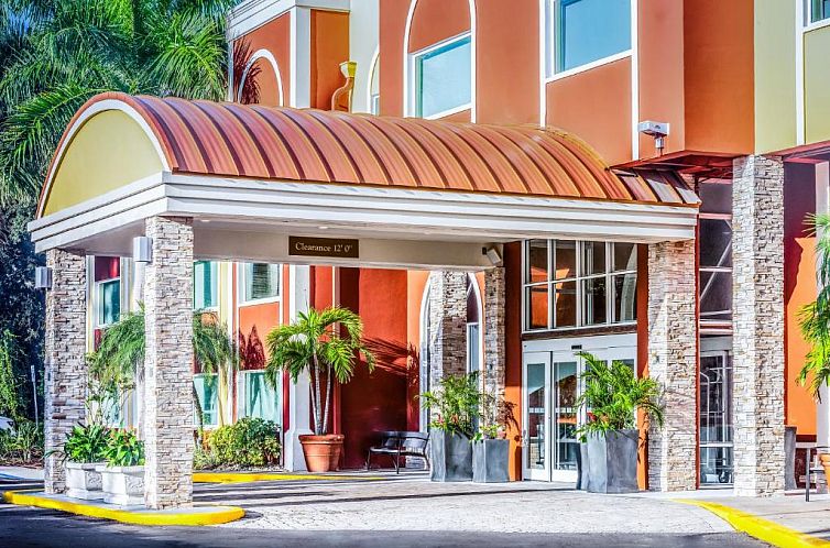 Holiday Inn Express Hotel & Suites Bradenton West, an IHG Ho