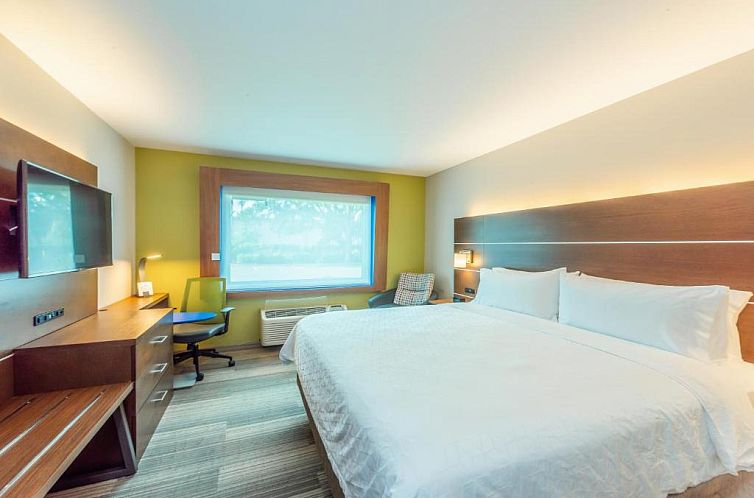 Holiday Inn Express Hotel & Suites Bradenton West, an IHG Ho