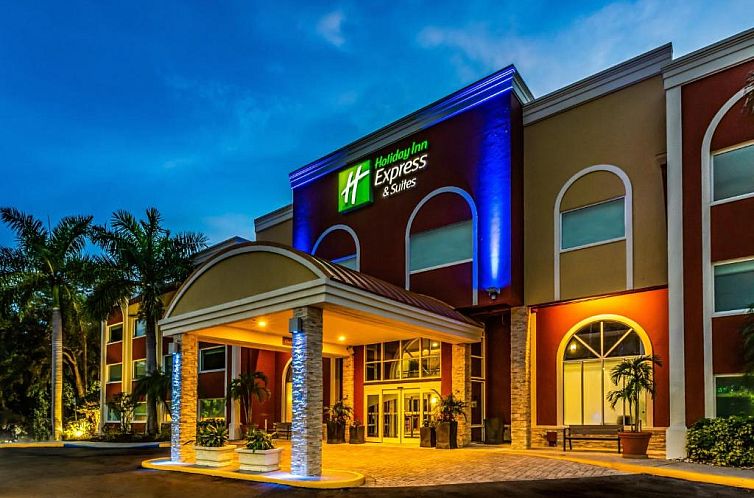 Holiday Inn Express Hotel & Suites Bradenton West, an IHG Ho