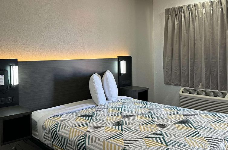 Motel 6-Bradenton, FL