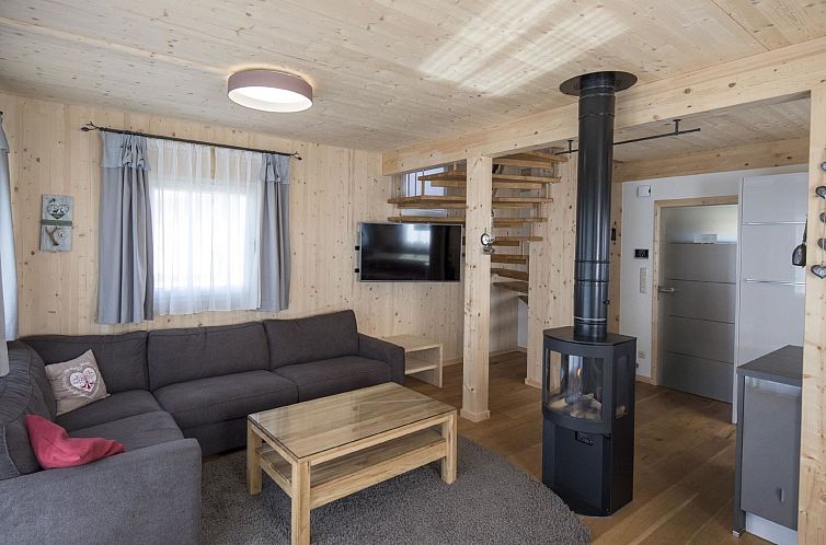 Vakantiehuis Chalet 4 Schlafzimmern, Sauna & SwimSPA