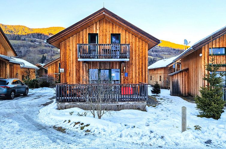 Houten chalet Kreischberg 14b in Sankt Georgen am Kreischberg, Steiermark, omgeven door winterse natuur.