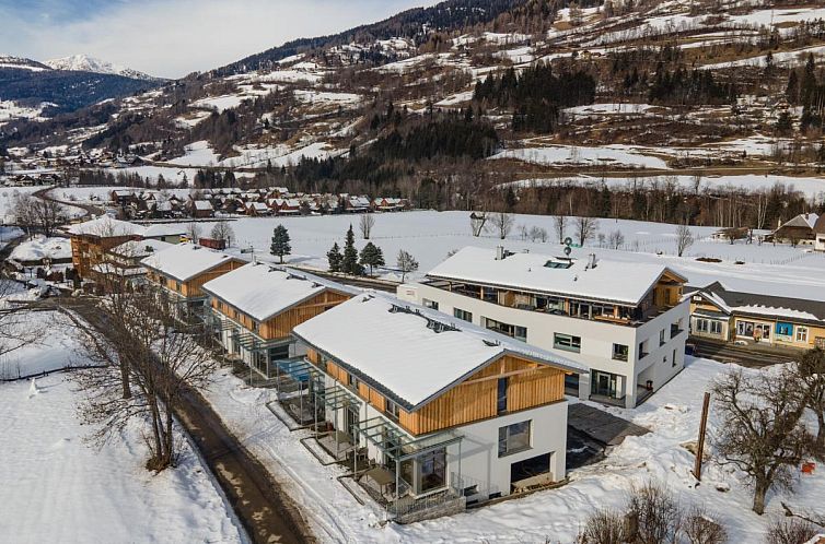Vakantieaccommodatie Aquarius Haus 8 TOP 17 in Kreischberg, Oostenrijk, met uitzicht op sneeuwrijke bergen en serene natuur.