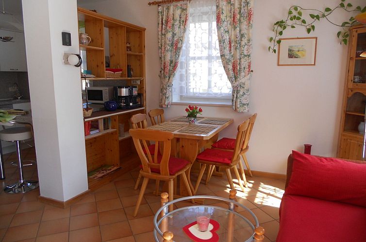 Vakantiehuis mit Gemeinschaftspool und Terrasse