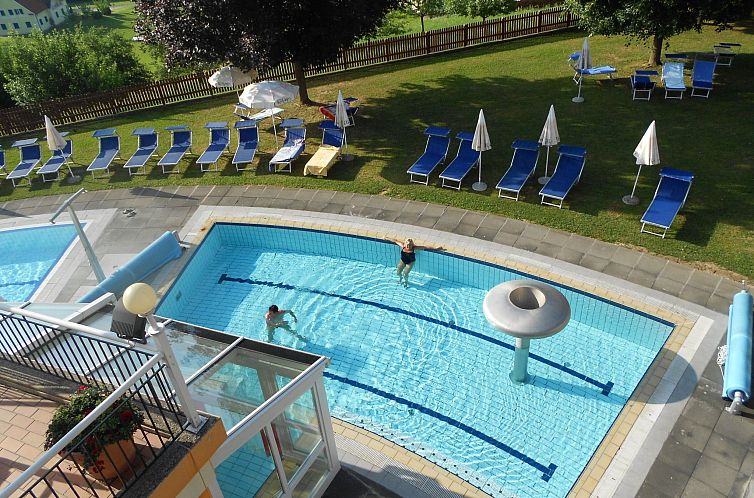 Vakantiehuis mit Gemeinschaftspool und Terrasse
