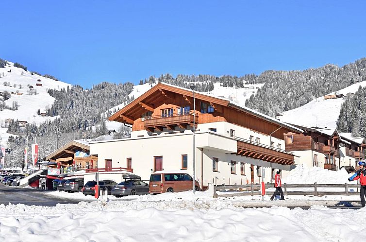 Vakantiewoning Next to the ski lift A 4 in Brixen am Thale, Tirol, biedt een charmante alpine setting vlakbij de skilift en berglandschap.