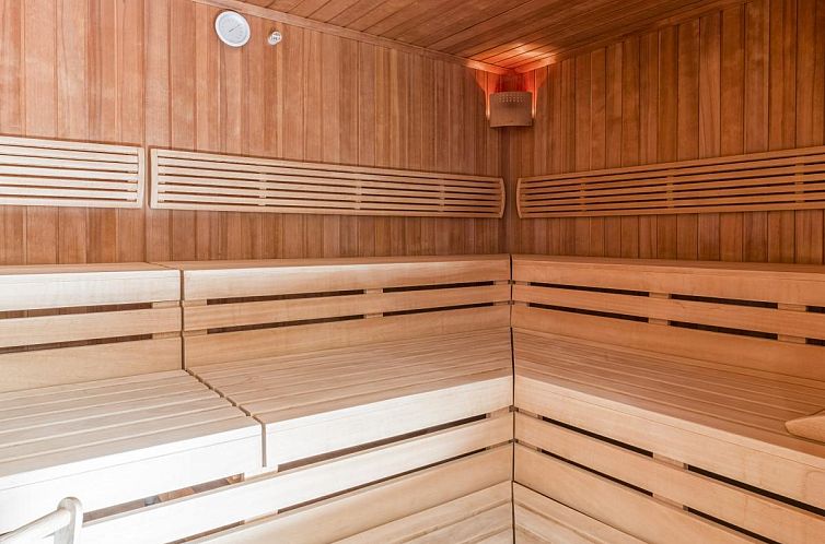 Next to the ski lift A 4