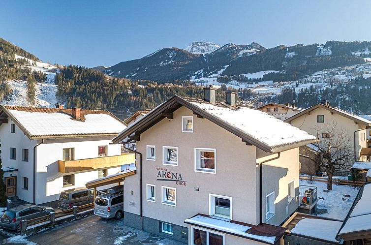 Zicht op Arenablick in Zell am Ziller, Tirol, vakantiehuis met panoramisch berglandschap.