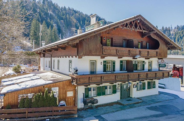 Authentiek verblijf Grieswirt in Itter, Tirol, met prachtig uitzicht op de bergen.