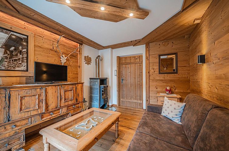 Interior of Hilde XL in Kirchdorf in Tyrol, vacation home with wooden interior and cozy bedroom in Austria.