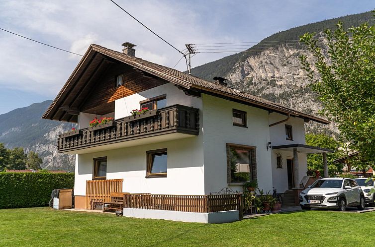 Enjoy peace and quiet at Haus Wammes, a vacation home in Silz, Tyrol, with a spacious garden and impressive mountain scenery.