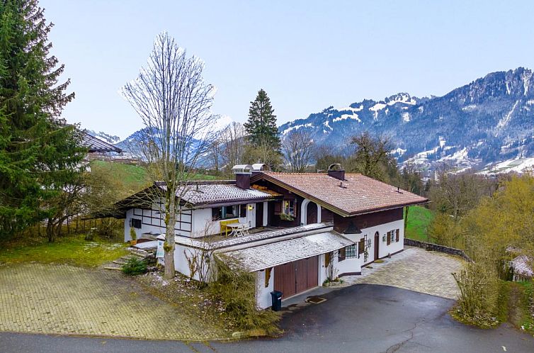 Flavon vacation accommodation in Kitzbuhel, Tyrol, with beautiful mountain scenery.