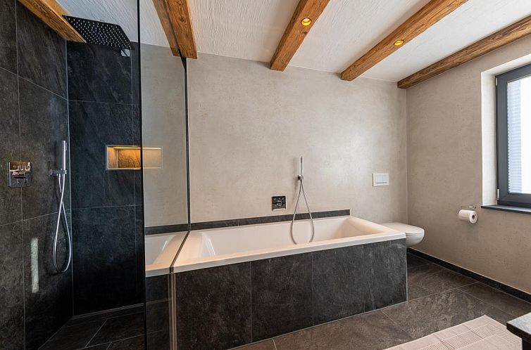 City Hide-Away Hahnenkamm Top 1