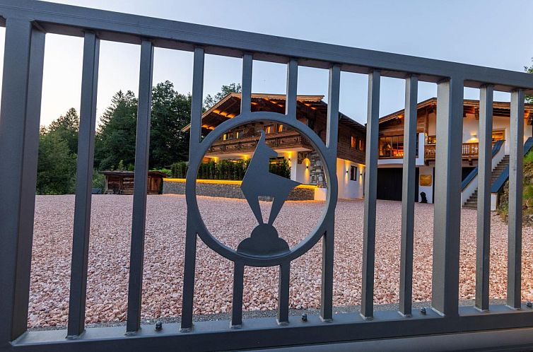 City Hide-Away Hahnenkamm Top 1