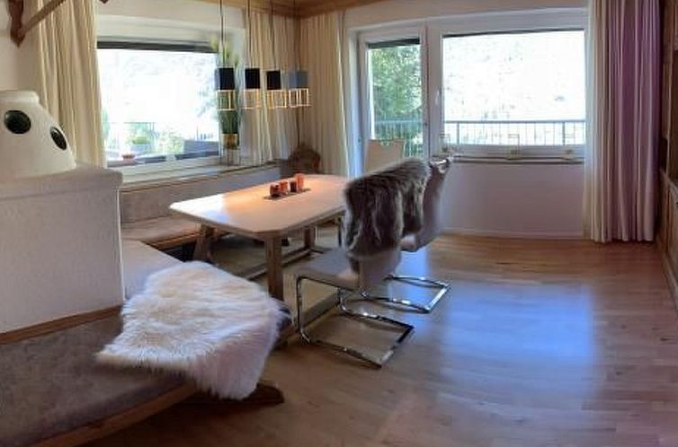 Vakantiehuis Komfortables Ferienhaus in Landeck mit Pool