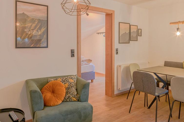 Charmantes Ferienhaus Tirola Stadl Vroni Hansl in Hopfgarten, Tirol, umgeben von den malerischen Alpen.